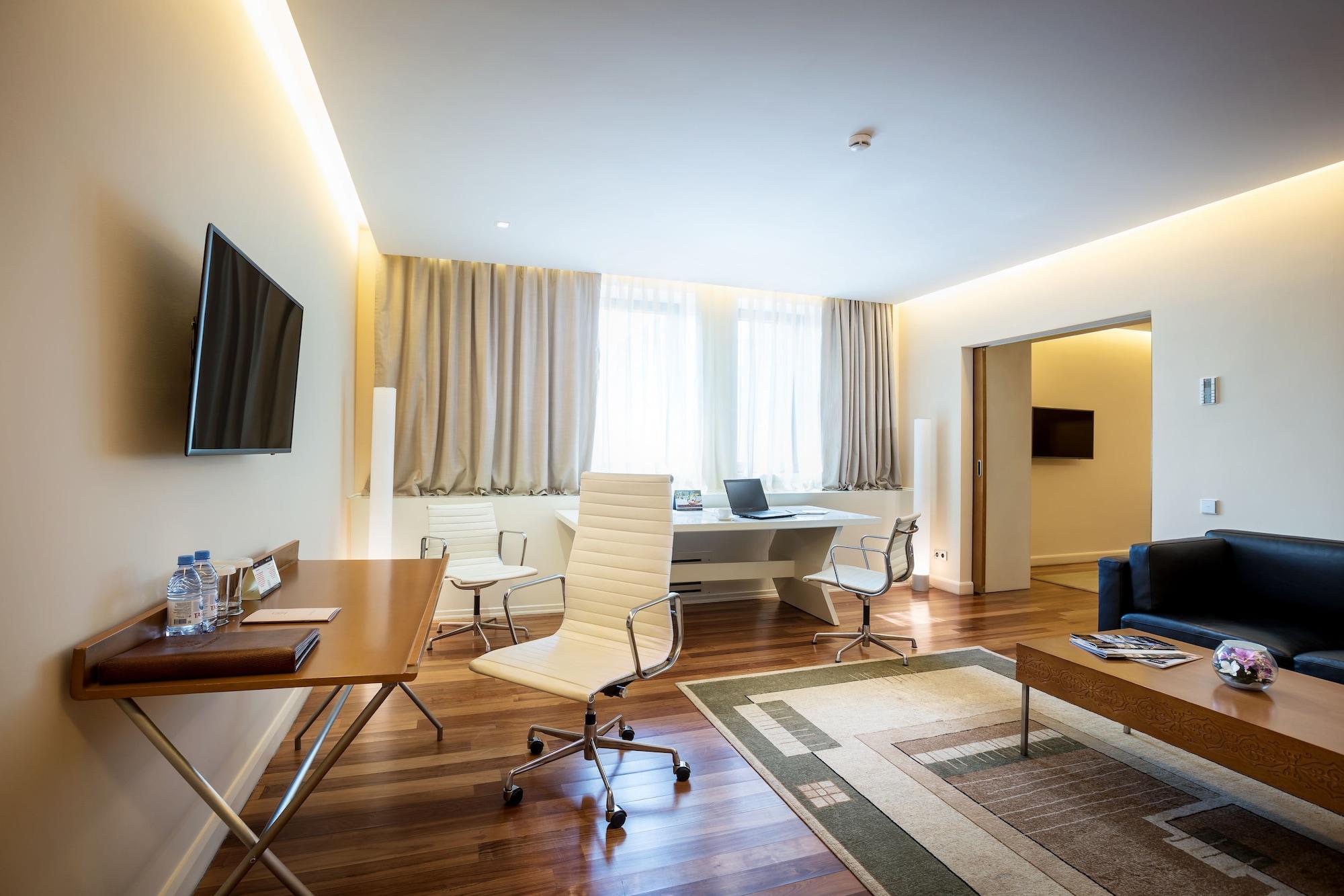 אלמטי The Dostyk Hotel מראה חיצוני תמונה