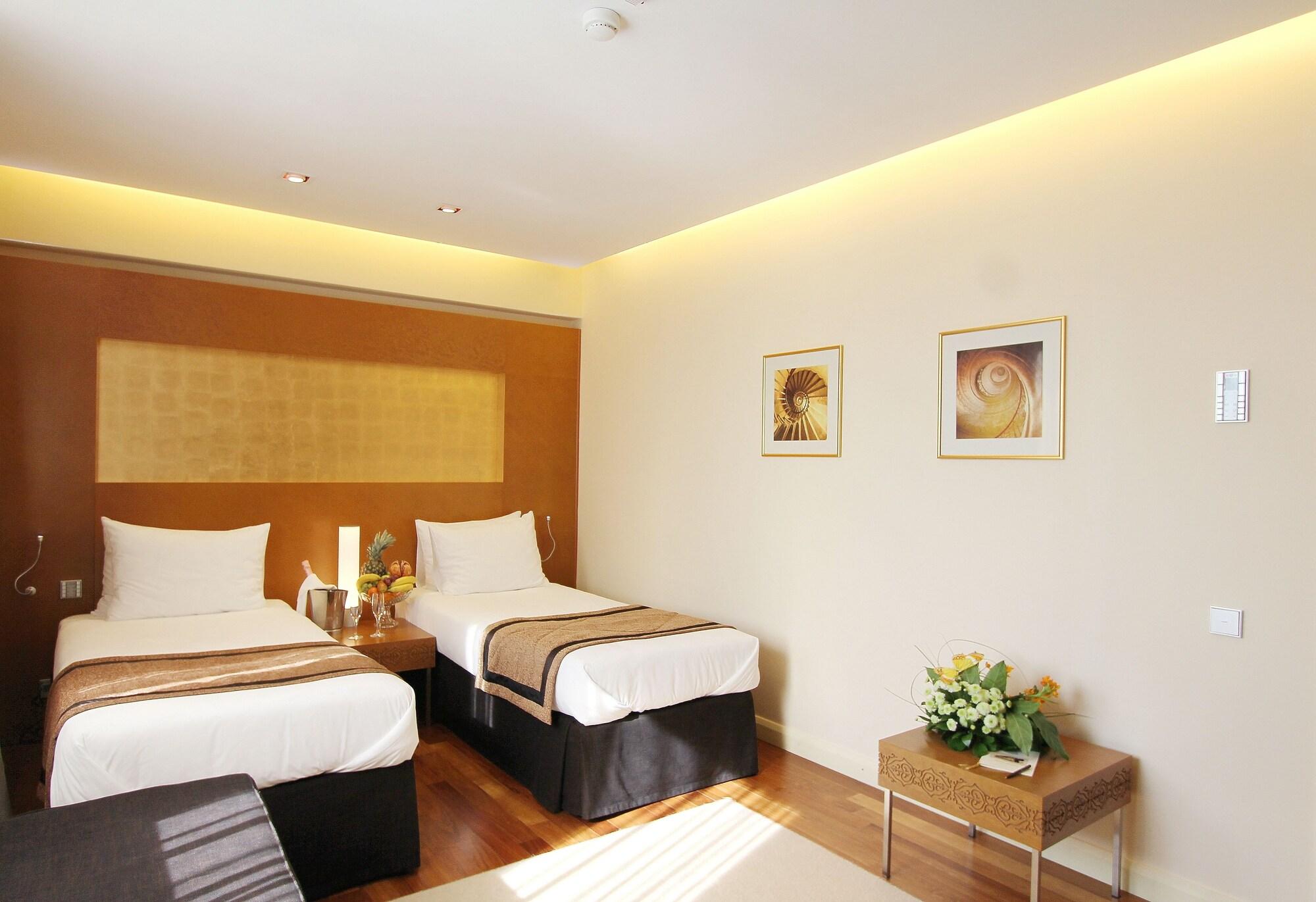 אלמטי The Dostyk Hotel מראה חיצוני תמונה