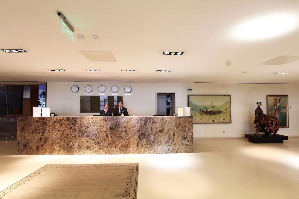 אלמטי The Dostyk Hotel מראה חיצוני תמונה