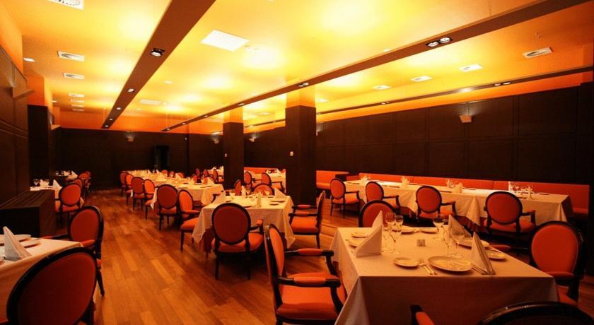 אלמטי The Dostyk Hotel מראה חיצוני תמונה