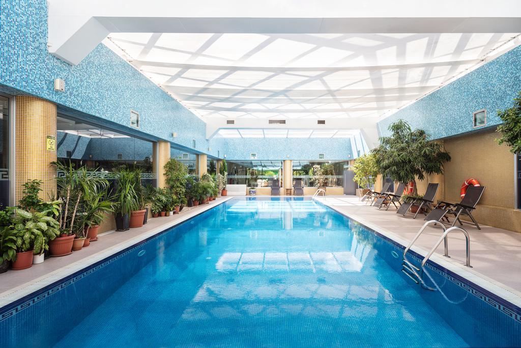 אלמטי The Dostyk Hotel מראה חיצוני תמונה