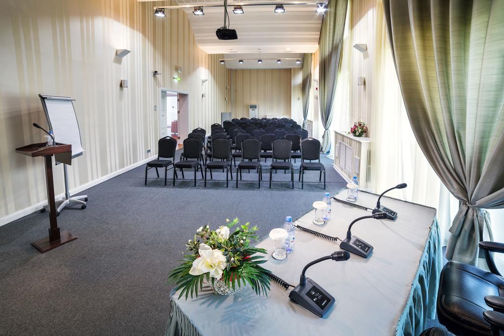 אלמטי The Dostyk Hotel מראה חיצוני תמונה