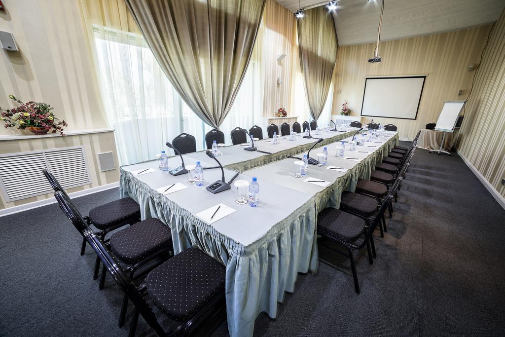 אלמטי The Dostyk Hotel מראה חיצוני תמונה