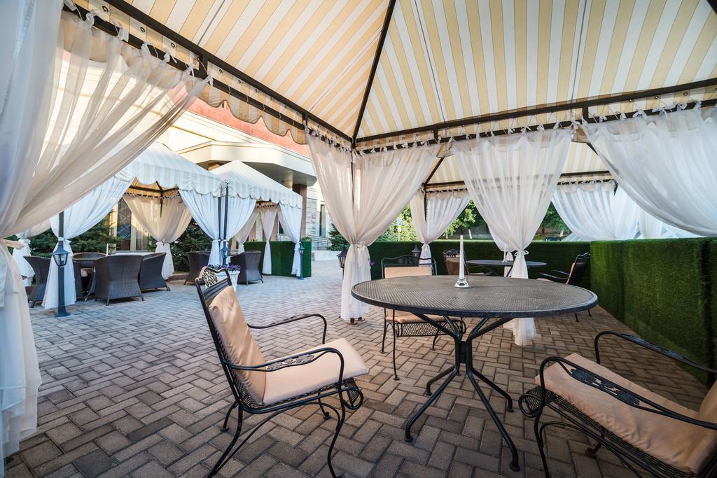 אלמטי The Dostyk Hotel מראה חיצוני תמונה