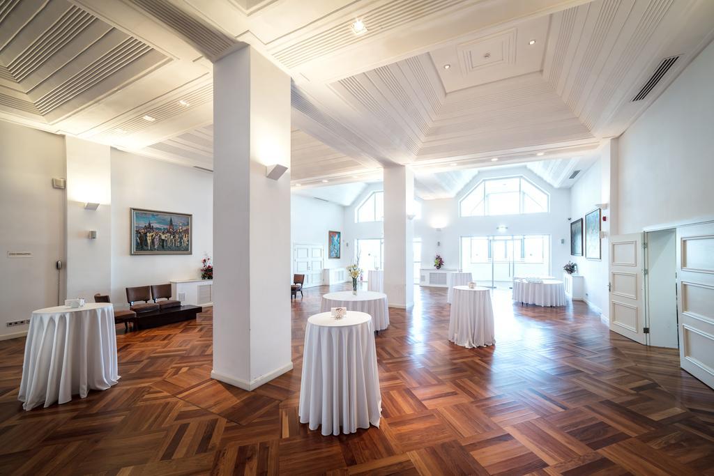 אלמטי The Dostyk Hotel מראה חיצוני תמונה